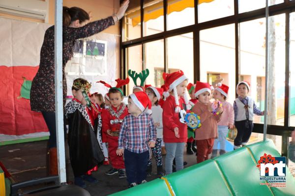 Fiesta de Navidad en Pelines-diciembre 2016-fuente Area de Comunicacion Municipal-001