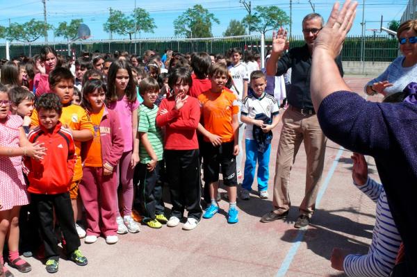 Entrega de la Silla Adaptada a Berta a cargo del CP Clara Campoamor-2014-04-30-fuente Area de Comunicacion Municipal-16