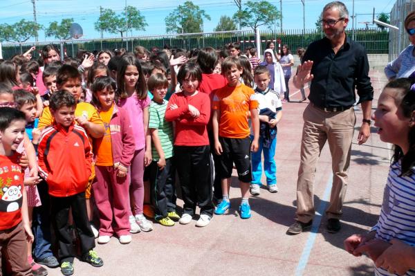 Entrega de la Silla Adaptada a Berta a cargo del CP Clara Campoamor-2014-04-30-fuente Area de Comunicacion Municipal-17