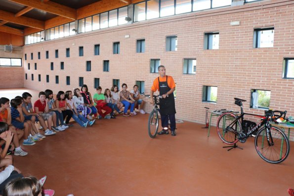 taller de bicicletas en el Clara Campoamor-2014-09-18-fuente Area Comunicacion Municipal-03