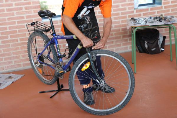 taller de bicicletas en el Clara Campoamor-2014-09-18-fuente Area Comunicacion Municipal-04