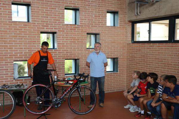 taller de bicicletas en el Clara Campoamor-2014-09-18-fuente Area Comunicacion Municipal-11