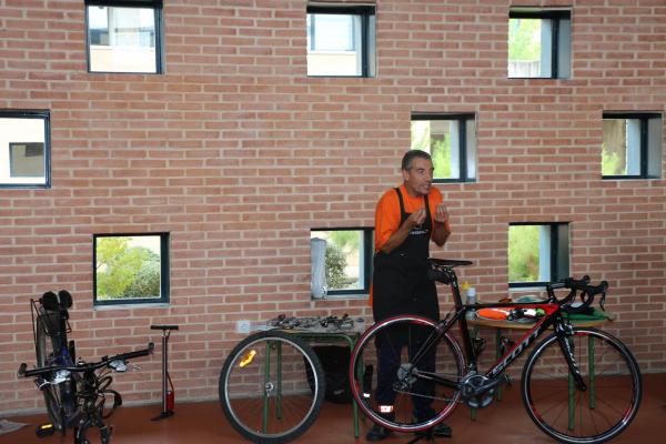 taller de bicicletas en el Clara Campoamor-2014-09-18-fuente Area Comunicacion Municipal-22