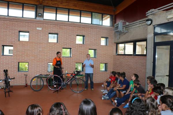 taller de bicicletas en el Clara Campoamor-2014-09-18-fuente Area Comunicacion Municipal-28