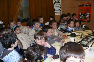 visita CP Clara a la Radio Municipal