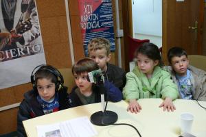 visita CP Clara a la Radio Municipal