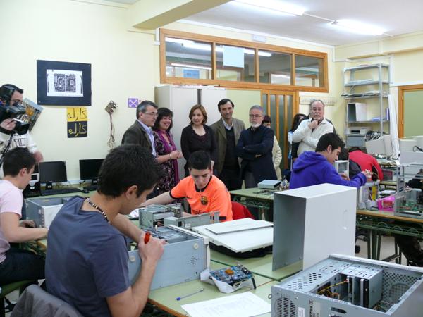 Visita Delegada Provincial de Educacion y Ciencia-20-04-2010-Fuente Area Comunicacion Municipal (24)