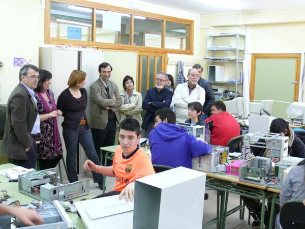 Visita Delegada Provincial de Educacion y Ciencia-20-04-2010-Fuente Area Comunicacion Municipal (27)