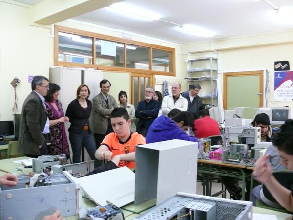 Visita Delegada Provincial de Educacion y Ciencia-20-04-2010-Fuente Area Comunicacion Municipal (28)