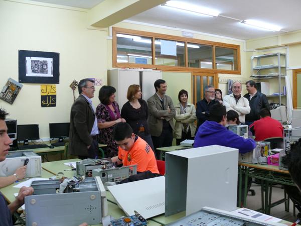 Visita Delegada Provincial de Educacion y Ciencia-20-04-2010-Fuente Area Comunicacion Municipal (32)