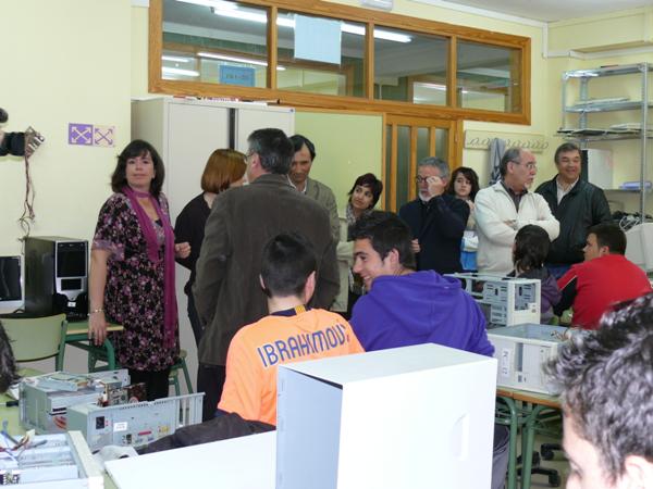 Visita Delegada Provincial de Educacion y Ciencia-20-04-2010-Fuente Area Comunicacion Municipal (33)