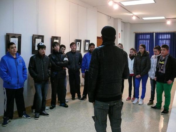 visita exposicion jovenes artistas-estudiantes instituto-2013-02-28-fuente area comunicacion municipal-26