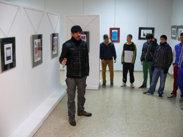 visita exposicion jovenes artistas-estudiantes instituto-2013-02-28-fuente area comunicacion municipal-28