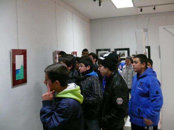 visita exposicion jovenes artistas-estudiantes instituto-2013-02-28-fuente area comunicacion municipal-30