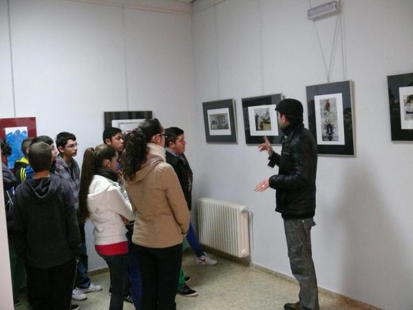 visita exposicion jovenes artistas-estudiantes instituto-2013-02-28-fuente area comunicacion municipal-32