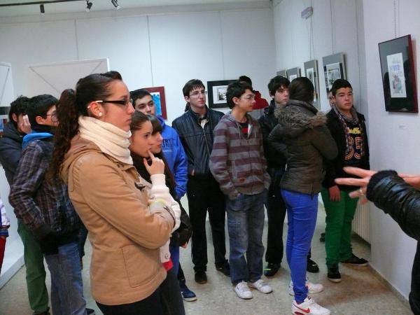 visita exposicion jovenes artistas-estudiantes instituto-2013-02-28-fuente area comunicacion municipal-38