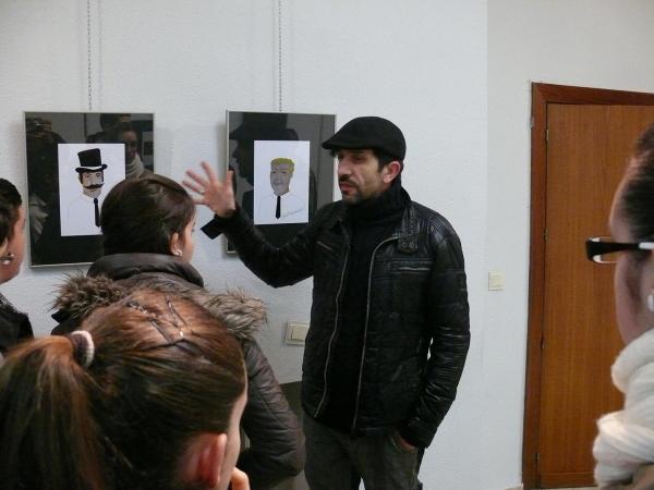 visita exposicion jovenes artistas-estudiantes instituto-2013-02-28-fuente area comunicacion municipal-41