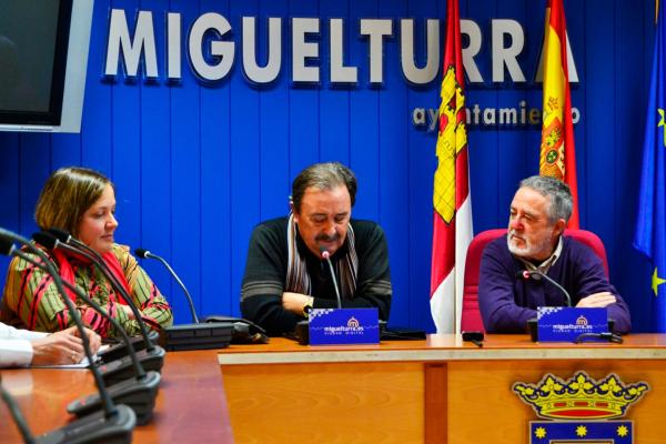 presentacion del Pregonero del Carnaval 2014-Juan De Dios Roman Seco-2014-02-05-fuente www.miguelturra.es-11