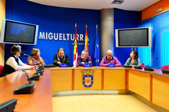 presentacion del Pregonero del Carnaval 2014-Juan De Dios Roman Seco-2014-02-05-fuente www.miguelturra.es-12