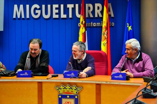 presentacion del Pregonero del Carnaval 2014-Juan De Dios Roman Seco-2014-02-05-fuente www.miguelturra.es-15