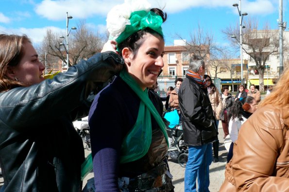 Concurso Trajes con materiales reciclados-2014-03-04-fuente Area de Comunicación Municipal-004