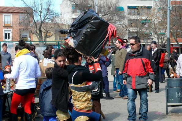 Concurso Trajes con materiales reciclados-2014-03-04-fuente Area de Comunicación Municipal-040