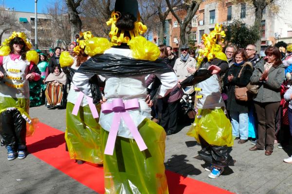 Concurso Trajes con materiales reciclados-2014-03-04-fuente Area de Comunicación Municipal-102