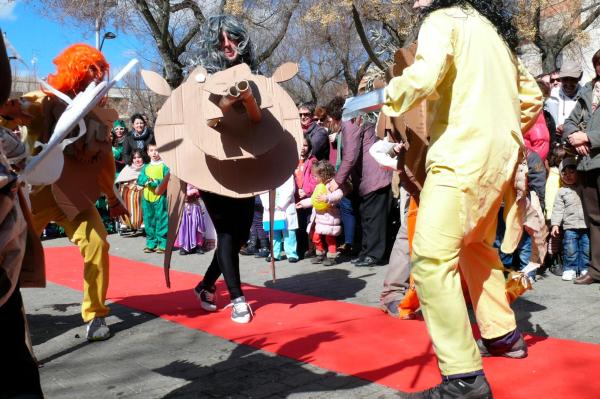 Concurso Trajes con materiales reciclados-2014-03-04-fuente Area de Comunicación Municipal-129