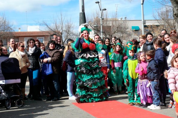 Concurso Trajes con materiales reciclados-2014-03-04-fuente Area de Comunicación Municipal-234