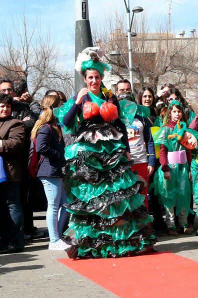 Concurso Trajes con materiales reciclados-2014-03-04-fuente Area de Comunicación Municipal-235