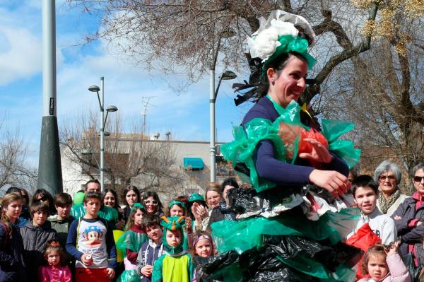 Concurso Trajes con materiales reciclados-2014-03-04-fuente Area de Comunicación Municipal-236