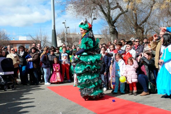 Concurso Trajes con materiales reciclados-2014-03-04-fuente Area de Comunicación Municipal-237