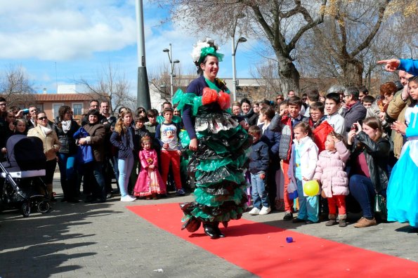 Concurso Trajes con materiales reciclados-2014-03-04-fuente Area de Comunicación Municipal-238