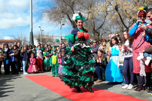 Concurso Trajes con materiales reciclados-2014-03-04-fuente Area de Comunicación Municipal-239