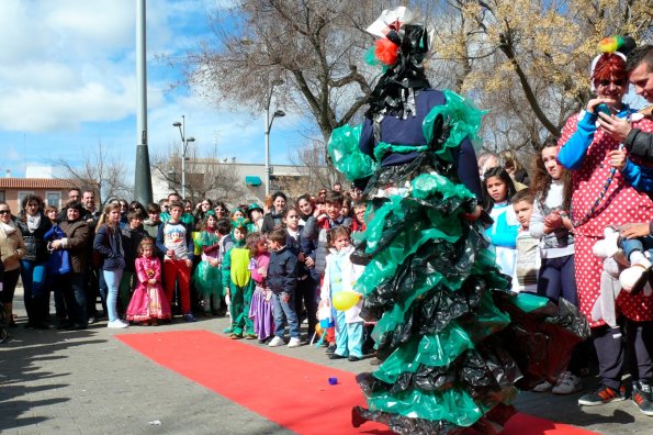 Concurso Trajes con materiales reciclados-2014-03-04-fuente Area de Comunicación Municipal-240