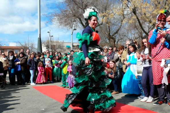 Concurso Trajes con materiales reciclados-2014-03-04-fuente Area de Comunicación Municipal-241