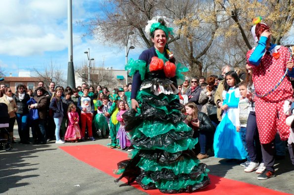 Concurso Trajes con materiales reciclados-2014-03-04-fuente Area de Comunicación Municipal-242