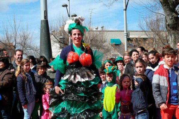 Concurso Trajes con materiales reciclados-2014-03-04-fuente Area de Comunicación Municipal-244