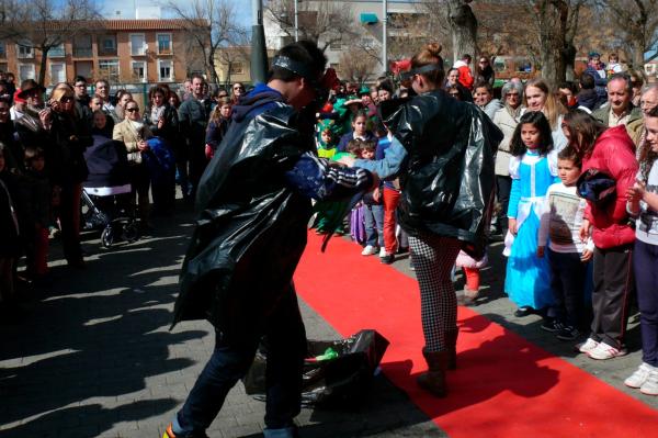 Concurso Trajes con materiales reciclados-2014-03-04-fuente Area de Comunicación Municipal-253