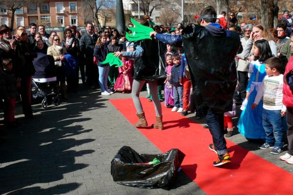 Concurso Trajes con materiales reciclados-2014-03-04-fuente Area de Comunicación Municipal-254