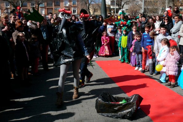 Concurso Trajes con materiales reciclados-2014-03-04-fuente Area de Comunicación Municipal-255