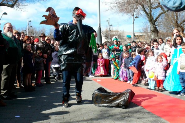 Concurso Trajes con materiales reciclados-2014-03-04-fuente Area de Comunicación Municipal-259