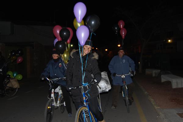 Cabalgata Reyes Magos 2015 - Grupo de bicicletas clásicas de Miguelturra vestidos de carboneros reales - Fuente Esmeralda Muñoz Sanchez - 11