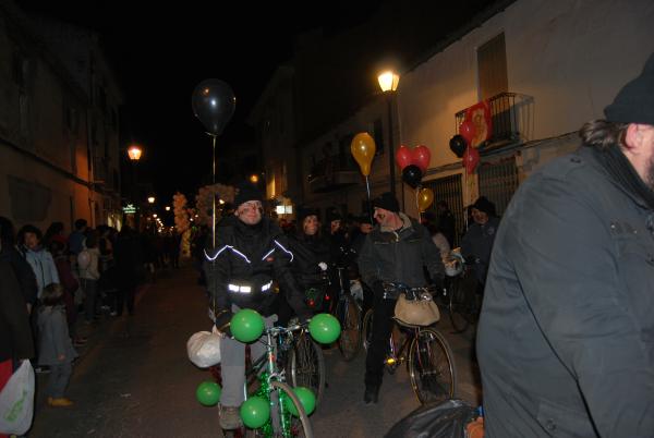 Cabalgata Reyes Magos 2015 - Grupo de bicicletas clásicas de Miguelturra vestidos de carboneros reales - Fuente Esmeralda Muñoz Sanchez - 29