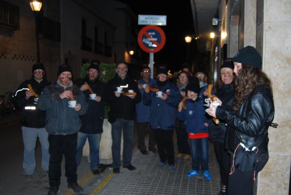 Cabalgata Reyes Magos 2015 - Grupo de bicicletas clásicas de Miguelturra vestidos de carboneros reales - Fuente Esmeralda Muñoz Sanchez - 31