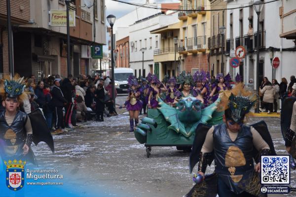 domingo piñata 2025-purpurina-Fuente imagen Area Comunicación Ayuntamiento de Miguelturra-005