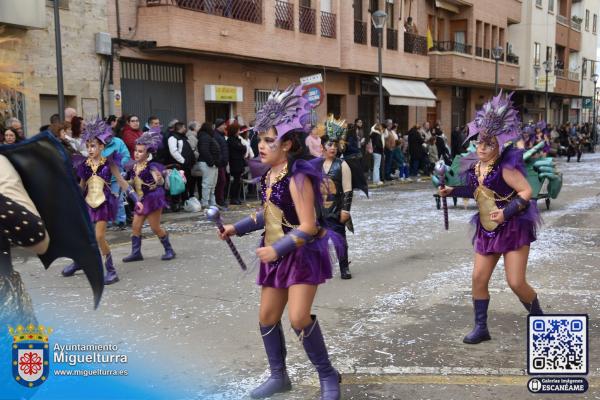 domingo piñata 2025-purpurina-Fuente imagen Area Comunicación Ayuntamiento de Miguelturra-007