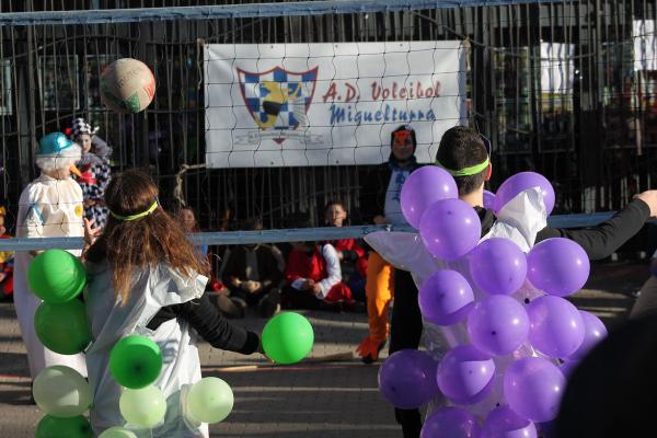 Voley enmascarado del Carnaval Miguelturra 2015-2015-02-13-fuente Area de Deportes - 01