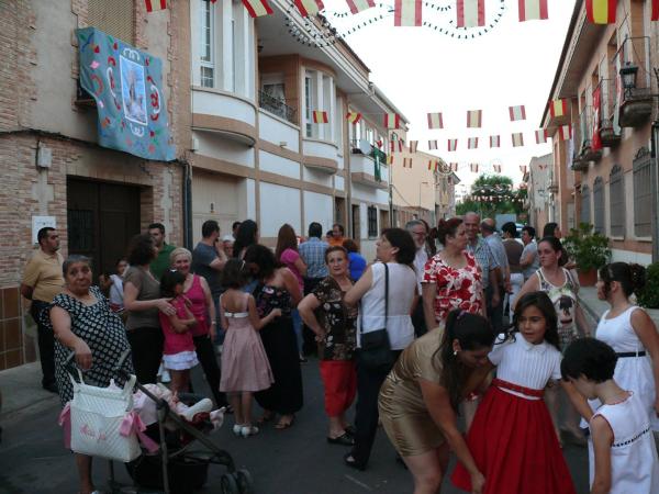 comienzo de las fiestas del Barrio Oriente-2013-07-14-fuente Area Comunicacion Municipal-006