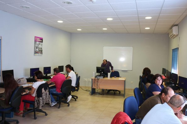 curso informatica Centro de la Mujer-2014-09-30-fuente Area Comunicacion Municipal-02